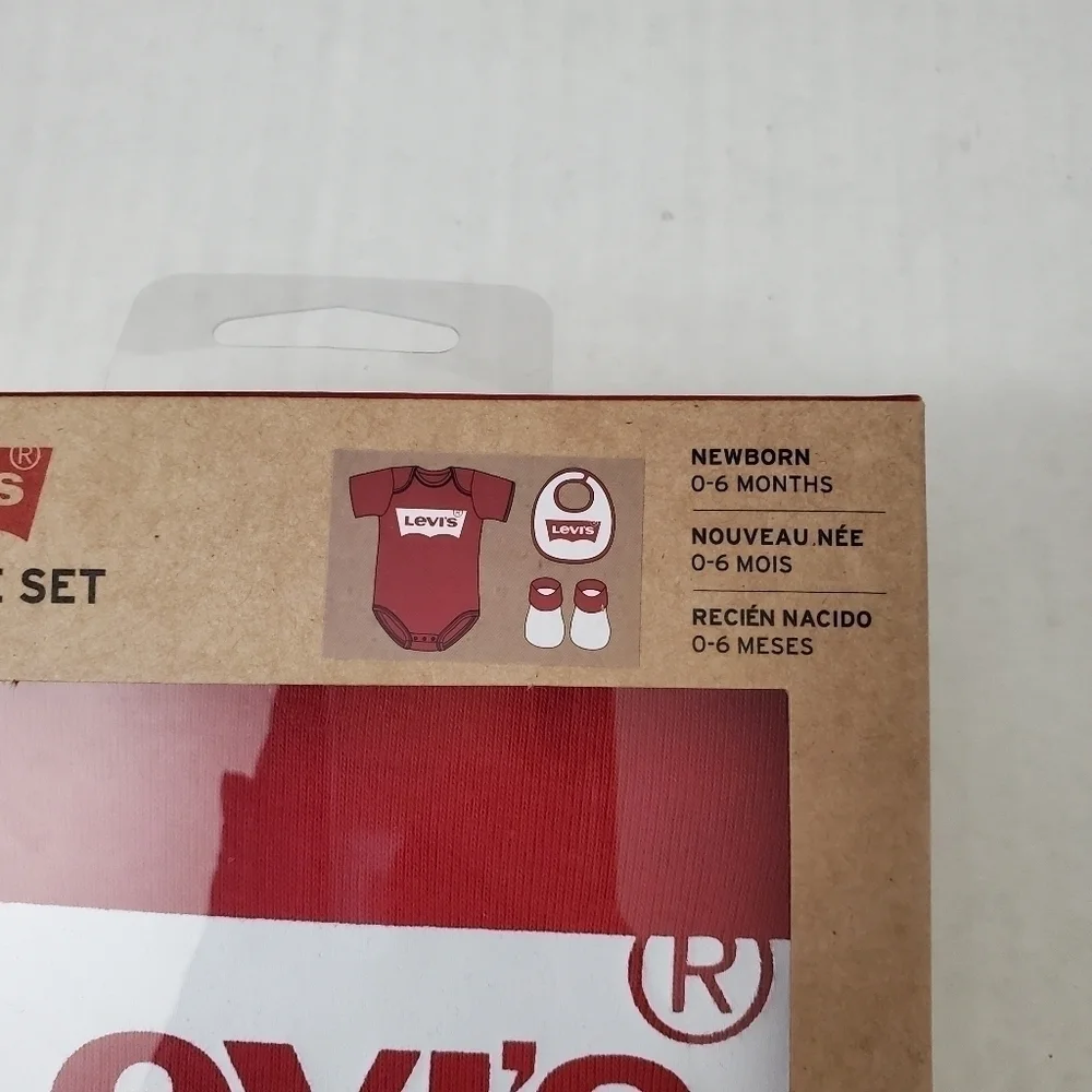 Levi's Newborn Bodysuit, Bib, Booties Red 3 piece Gift Box Set 0-6 Months‎